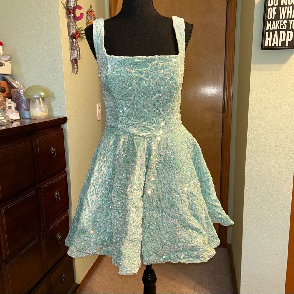 NWOT light blue fuzzy sequined sleeveless prom dress size 6 with large bow